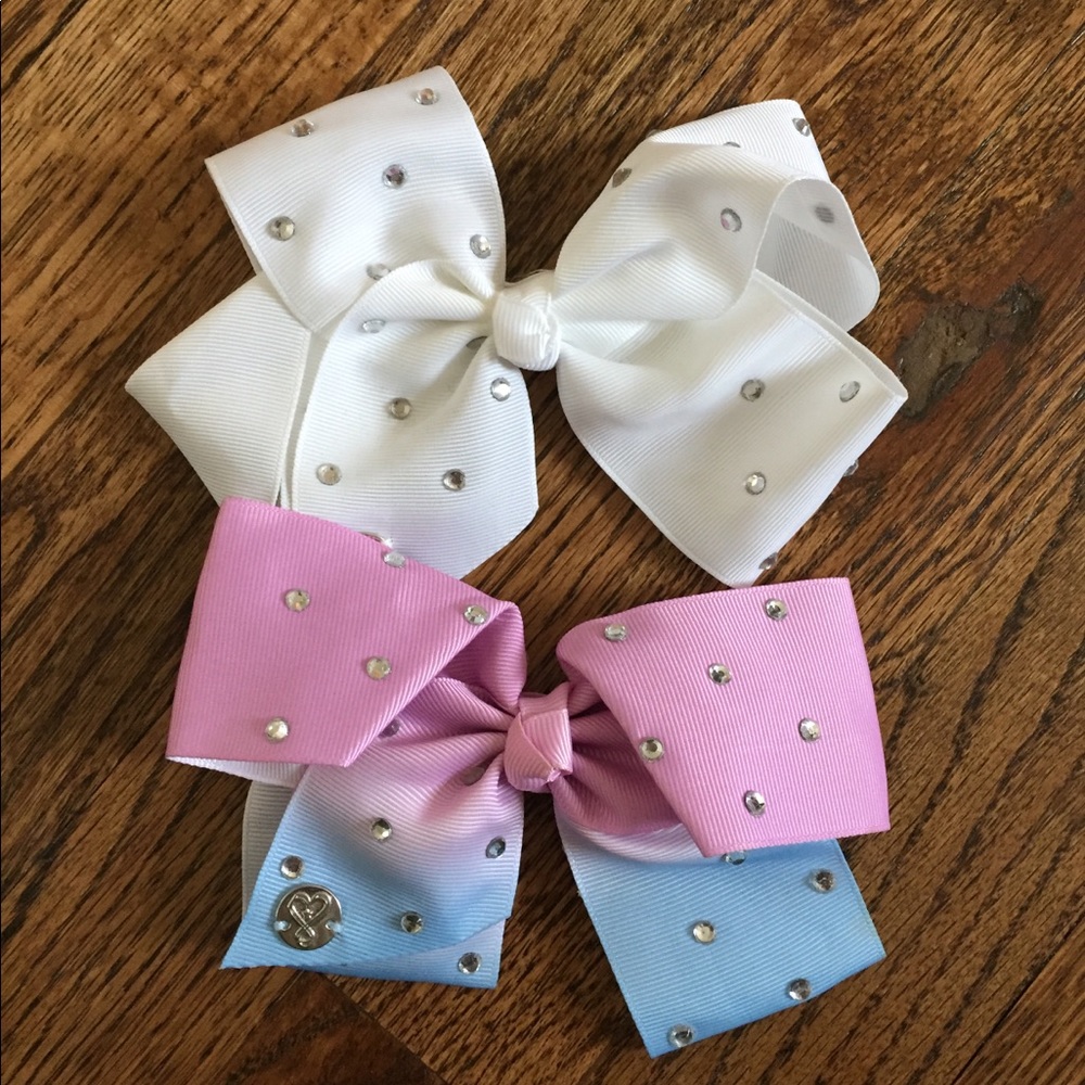 two small jojo siwa bows
